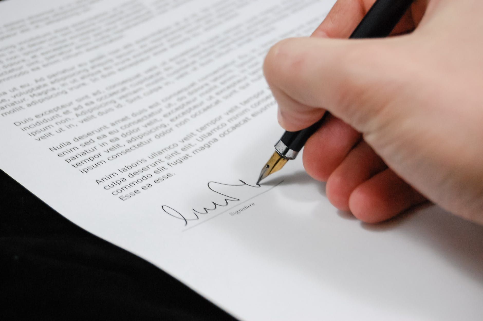 antes de firmar un contrato laboral