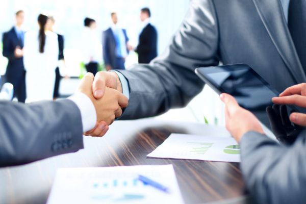 contratar a un trabajador